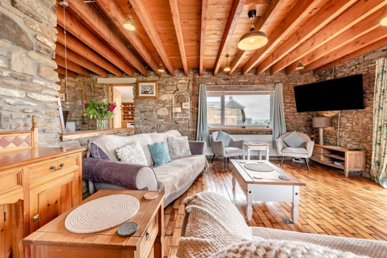 Cottage with jacuzzi in Neath