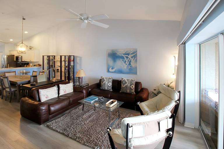 Condo with private pool — photo 2