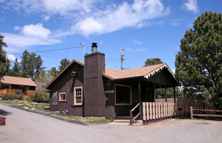 Family-friendly cabin | Pets allowed in Estes Park, CO