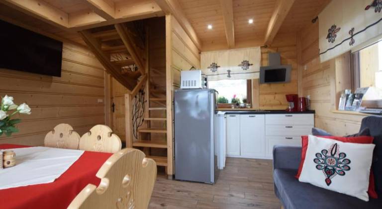 Lovely chalet with sauna, yard & jacuzzi | Pets are welcome — photo 3