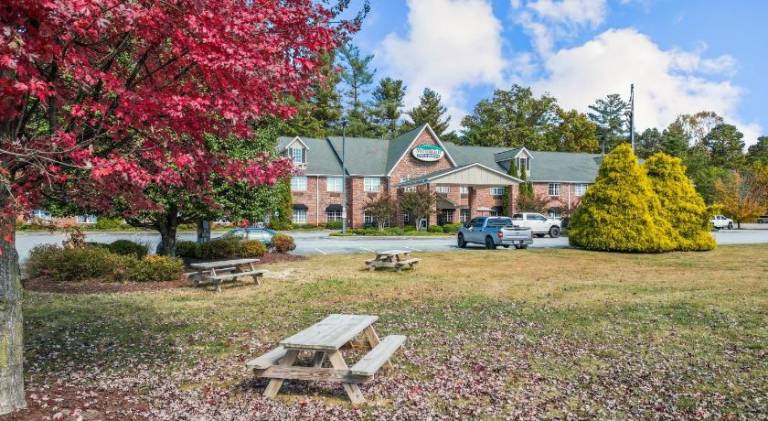 Mountain Inn & Suites Flat Rock — photo 5