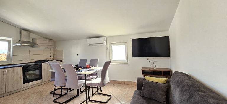 Rental apartment with grill & patio — photo 4
