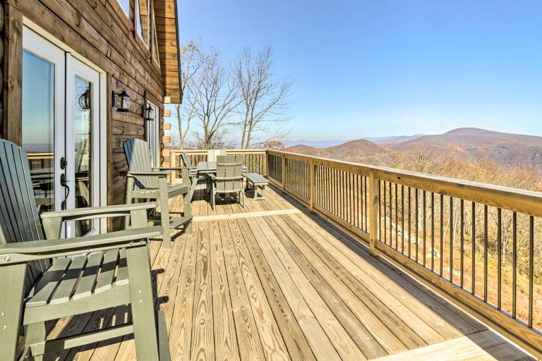 Peaceful Free Union Cabin w Deck & Mtn Views