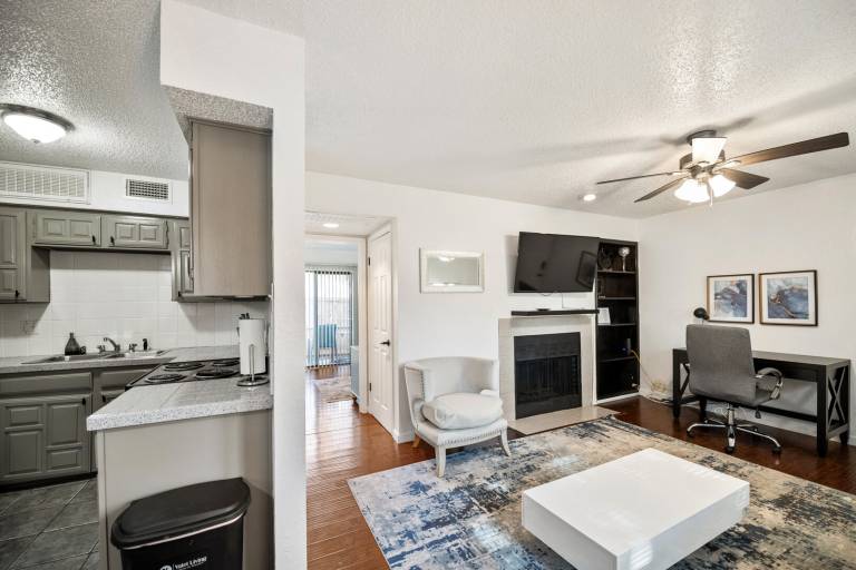 Family-friendly rental apartment with yard & pool | Dogs allowed — photo 4