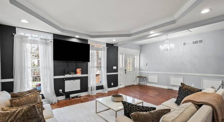 House with 1 room for 8 persons in Baltimore, MD