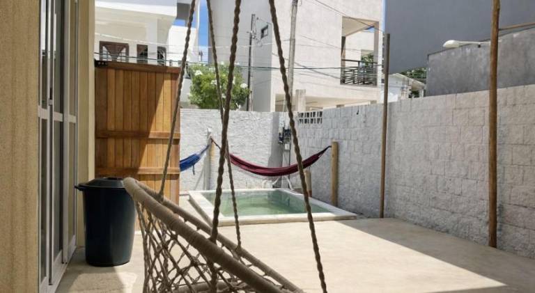 House with pool — photo 4