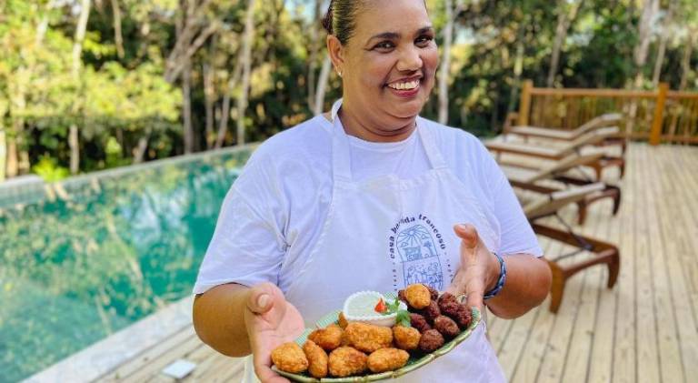Boate Subterranea, Beach Tennis & Bangalos - Camareira e cozinheira incluso! in Porto Seguro