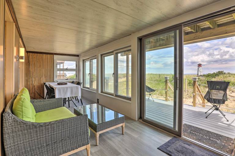 Charming Oceanfront Home on Salisbury Beach — photo 4