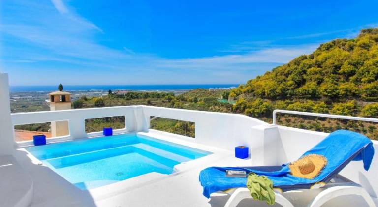 Fully equipped wonderful vacation home with private pool, patio & garden | Good for workation | Pets are welcome in Granada