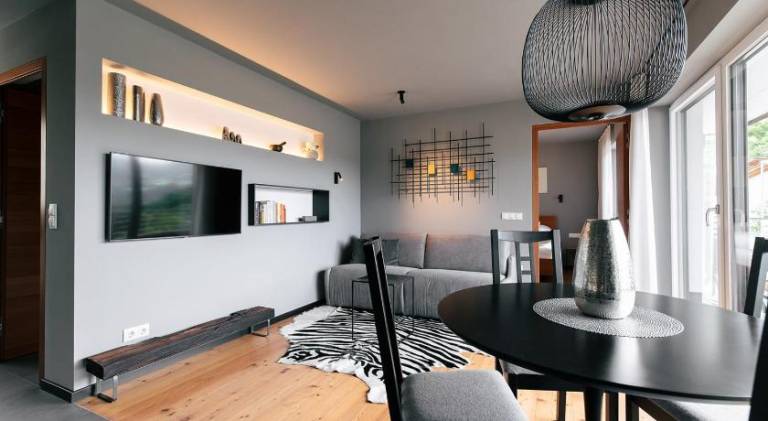 Apartment with patio & yard — photo 3