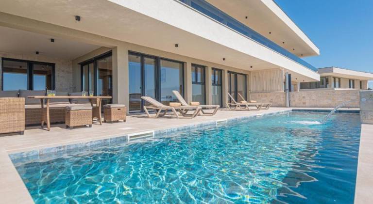 Villa with barbecue, terrace & private pool | Perfect for remote work | Pets are welcome — photo 4