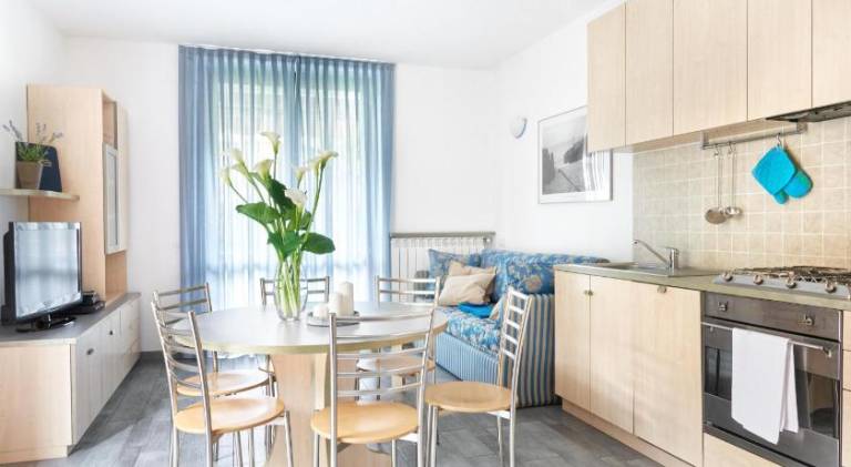 Serviced apartment with patio, pool & sauna — photo 4