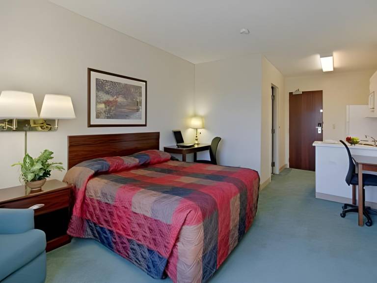 Extended Stay America Select Suites - Milwaukee - Wauwatosa in Milwaukee, WI