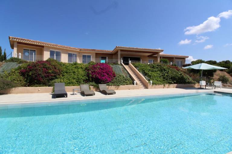 Villa  Serra-di-Ferro