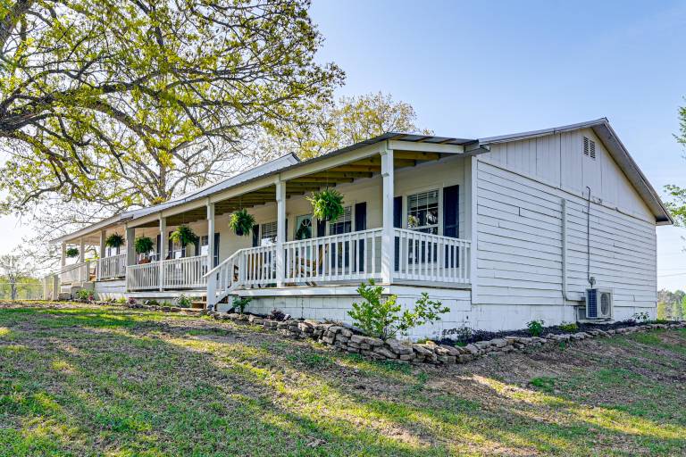 Surrounding Pasture Views! Peaceful Escape in Iuka in Iuka, MS