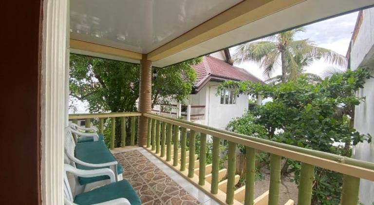 HMC Guesthouse - Malapascua Island Air-conditioned Room 2 — photo 3