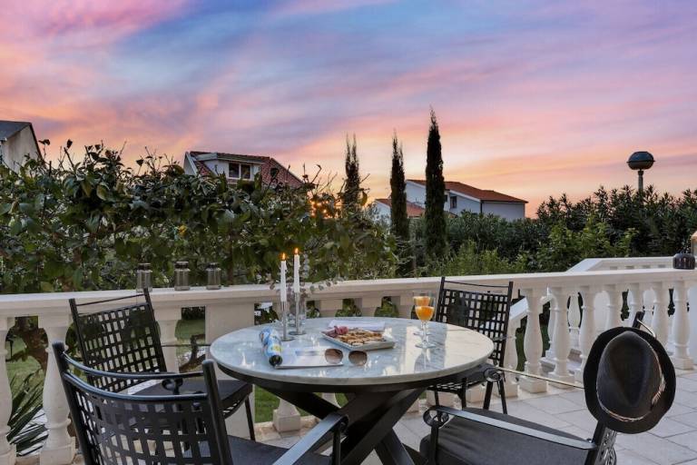 House with patio, yard & BBQ | Pet-friendly — photo 2