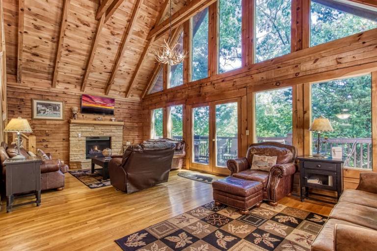Family-oriented cabin with private pool & terrace | Pets allowed — photo 5