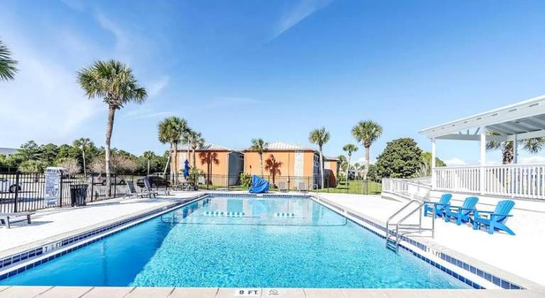House with pool — photo 3