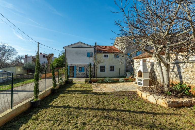 Fully equipped house with yard, terrace & BBQ | Pets allowed — photo 3