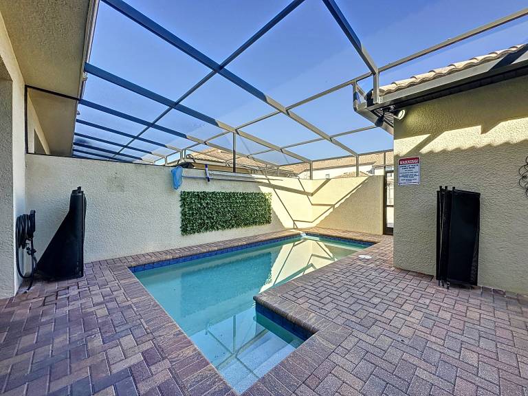 Vacation home with patio, barbeque & private pool — photo 5