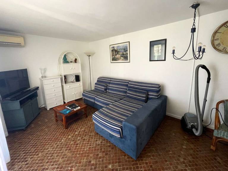 Charming T2 for 4, near beach and shops, parking, air-con, Wi-Fi in Agde
