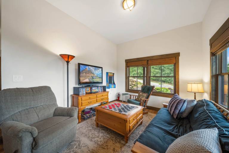 Children-friendly ample vacation home with jacuzzi & BBQ | Mountain view | Pets allowed — photo 4