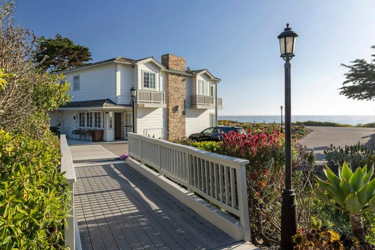 Pelican Inn & Suites in Cambria, CA