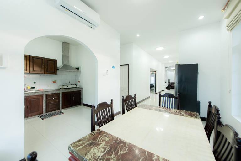Pleasant villa with private pool, barbeque & terrace | Pet-friendly — photo 4