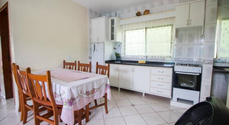 Holiday apartment with yard & grill — photo 3