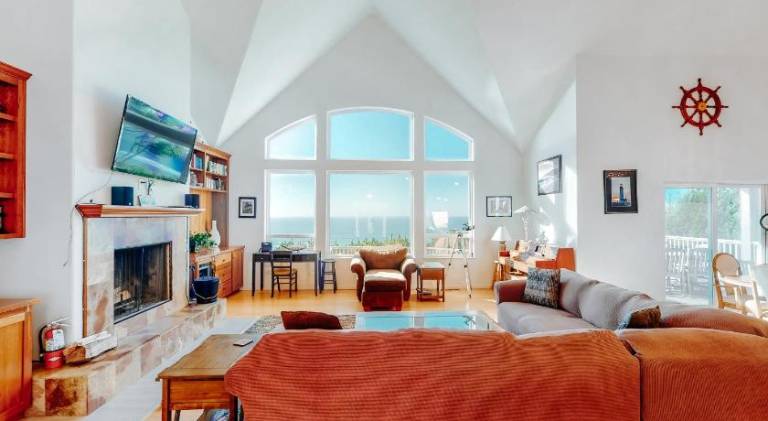 Vacation home with hot tub | Close to the beach | Pets are welcome — photo 2