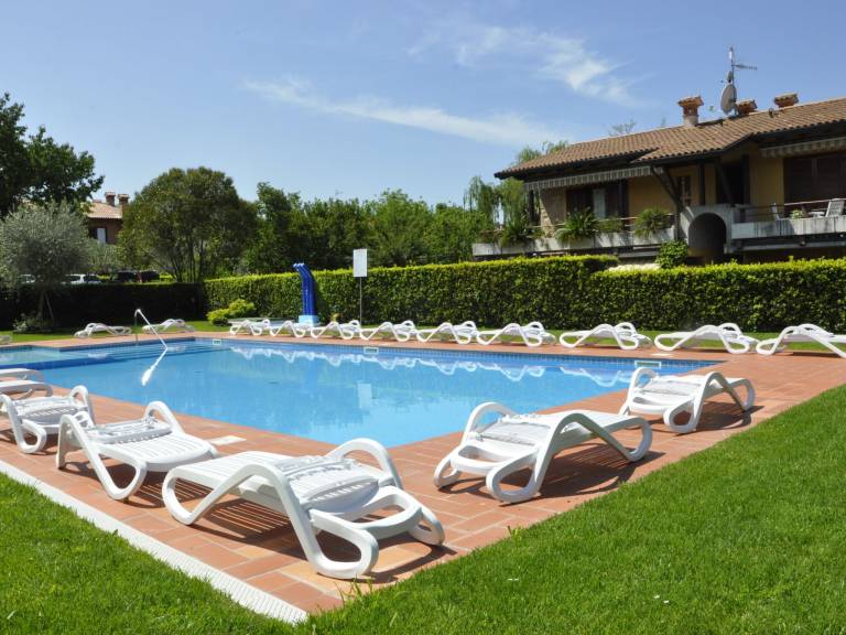 Pleasant rental apartment with pool, yard & terrace | Next to the beach | Dogs allowed — photo 4