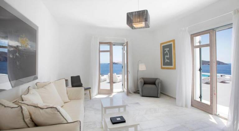 Beautiful villa with private pool, yard & BBQ | Close to the beach | Pet-friendly — photo 2