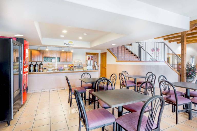 Days Inn & Suites by Wyndham Lordsburg — photo 2