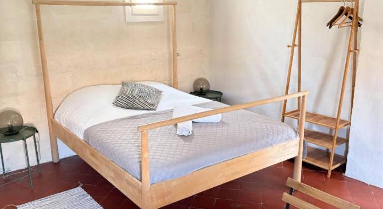 Charming serviced apartment with patio | Pet-friendly in Arles