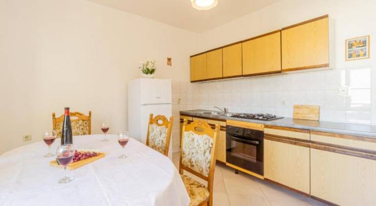 Apartment with barbeque — photo 3