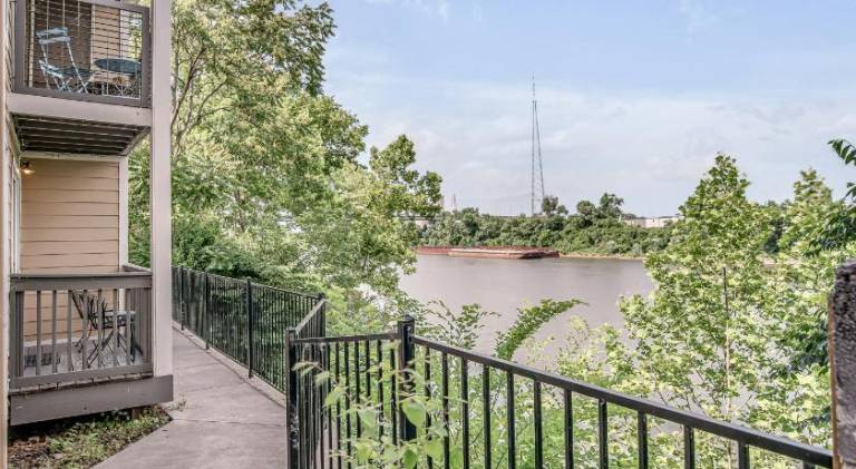 Nashville Oasis Walk to Broadway with POOL, Parking, Gym and Patio — photo 4