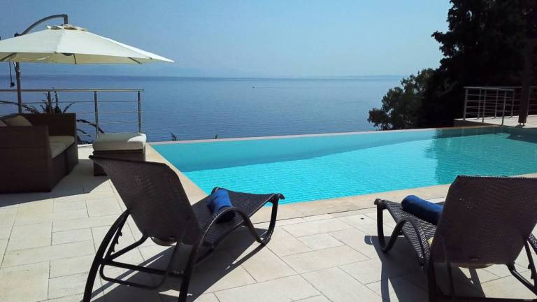 Villa with private pool, yard & patio | Garden view — photo 2