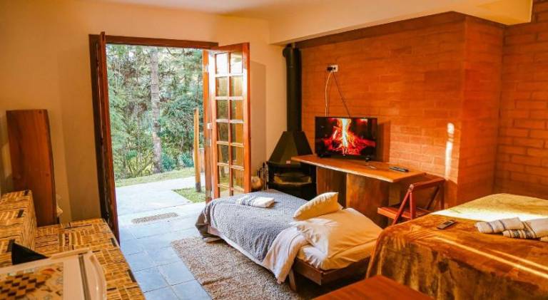 Vacation home with pool, garden & jacuzzi | Suitable for remote work | Pet-friendly in Campos
