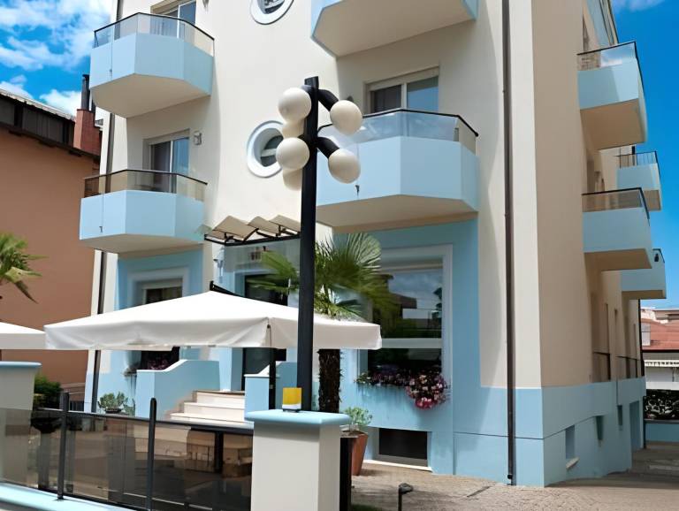 Wonderful serviced apartment with terrace & yard | Beach nearby | Pets allowed in Rimini