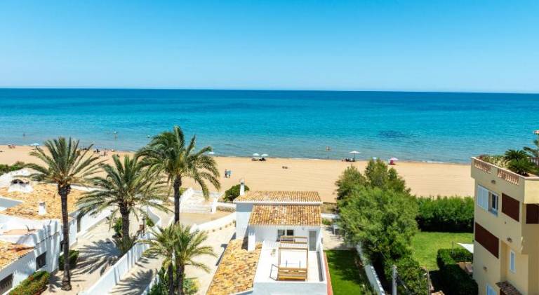Villa with barbecue, patio & yard in Denia