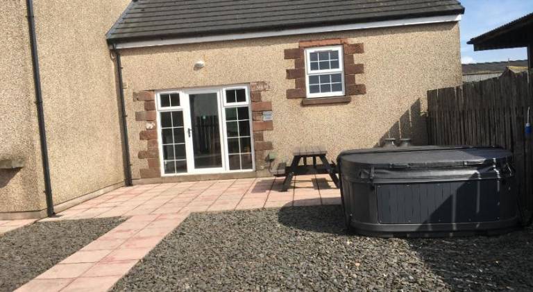 Vacation home with hot tub in Seascale