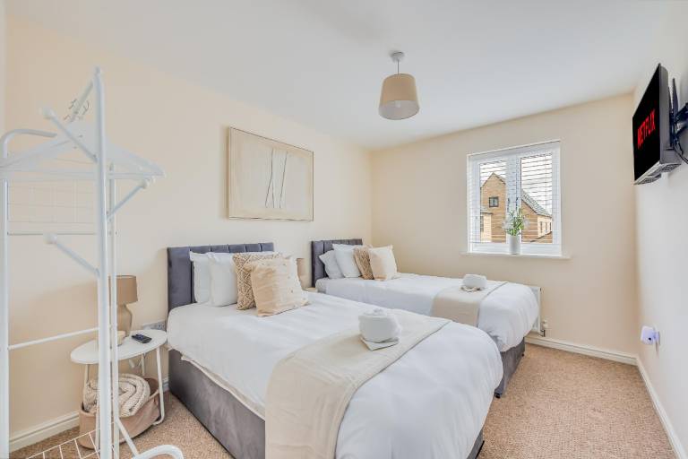 House with yard | Good for workation in Milton Keynes