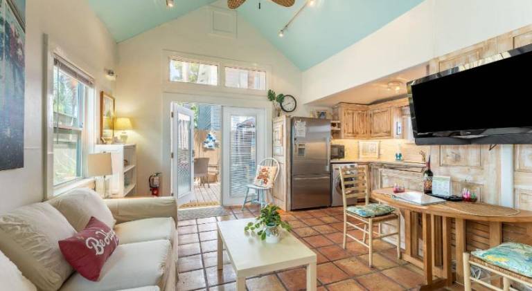 Casita de Catherine by AvantStay 1 Block to Duval St w Hot Tub — photo 2