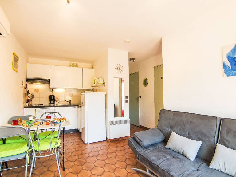 Holiday apartment with terrace — photo 4