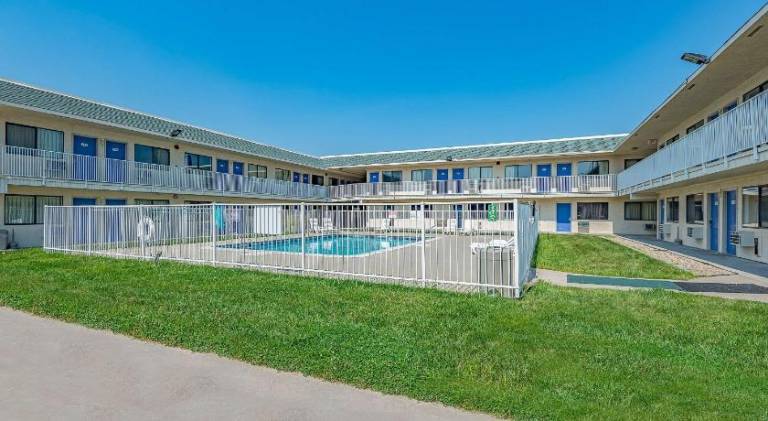 Motel 6 Kansas City, MO - Airport — photo 2