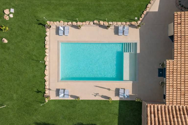 Child-friendly villa with terrace, private pool & garden | Pool view | Suitable for remote work | Pets allowed — photo 2