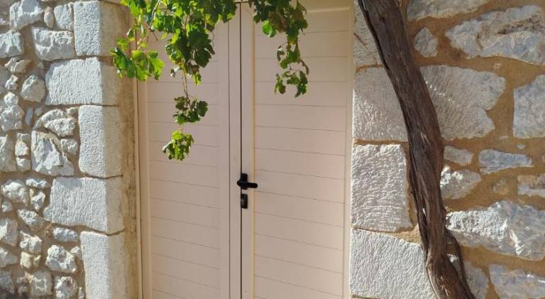 Vacation home with patio | Pet-friendly in East Mani