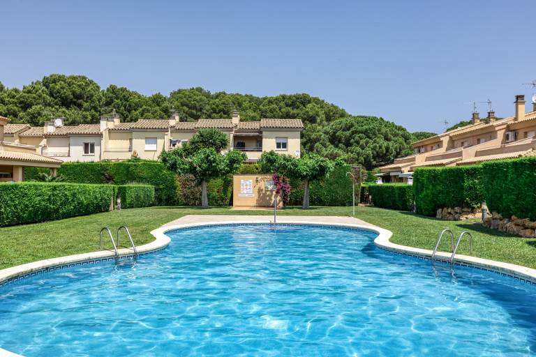 Fully equipped house with pool, yard & grill | Mountain view | Pets are welcome in L'Escala