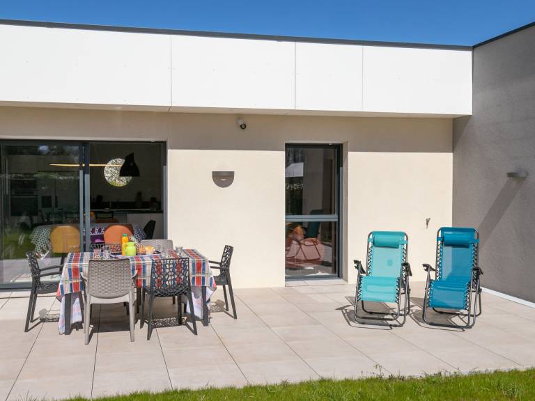 Fully equipped spacious vacation home with garden & patio | Pet-friendly — photo 3
